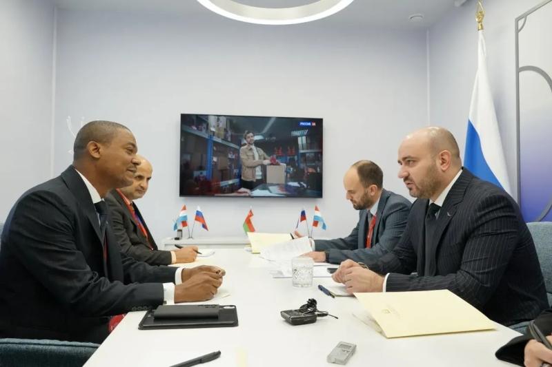 Вячеслав Федорищев в Самаре на форуме "Россия – спортивная держава" встретился с главами иностранных делегаций