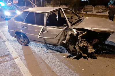 В Сызрани после аварии водитель покинул автомобиль, бросив пострадавшего пассажира