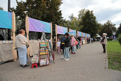 Писатель и выпускник "Школы героев" Сергей Алексеев выступил на книжном фестивале "Время читать - 2025" 