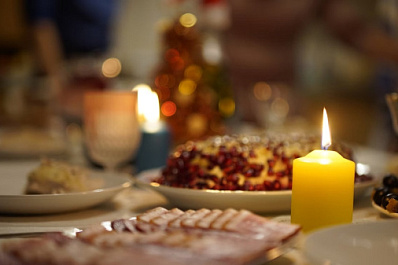 Оливье выиграл у селедки под шубой по популярности на Новый год