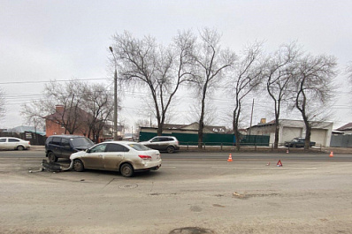 В Самаре женщина на иномарке устроила аварию с тремя автомобилями