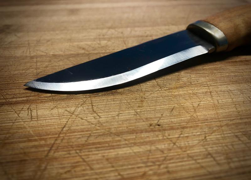 Пьяный самарец пять раз угрожал убить жену кухонным ножом