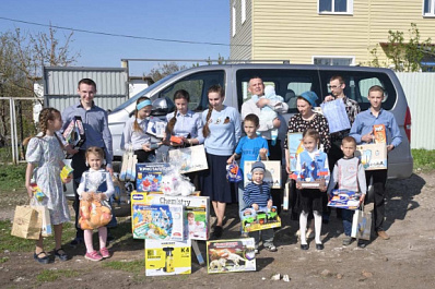Многодетной семье из Чапаевска вручили автомобиль от губернатора