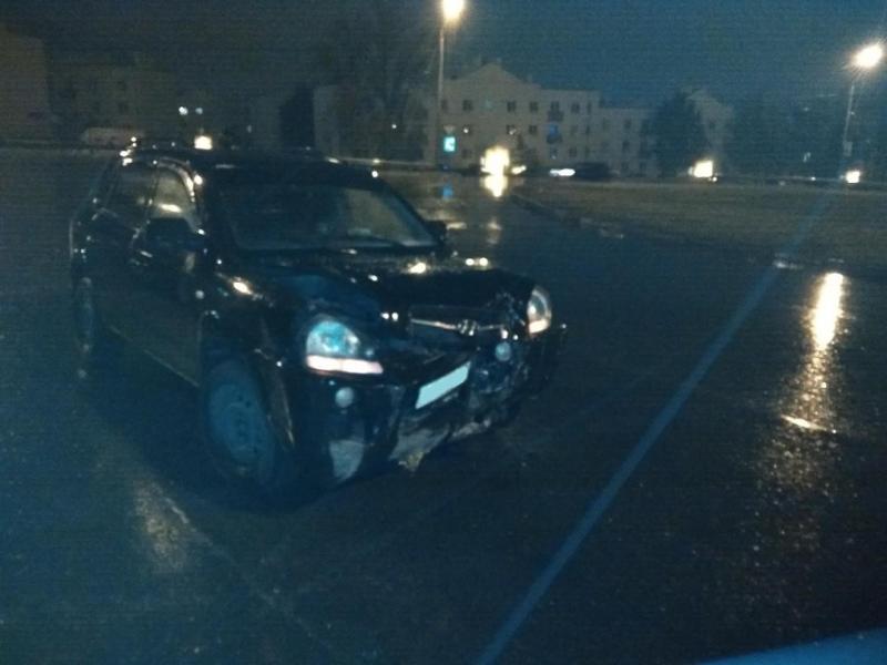 Капот всмятку: в Самаре мужчина на Hyundai не вписался в поворот