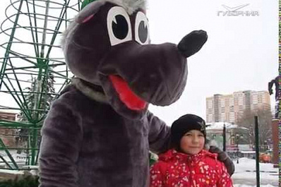 На площади Кирова установили новогоднюю ёлку