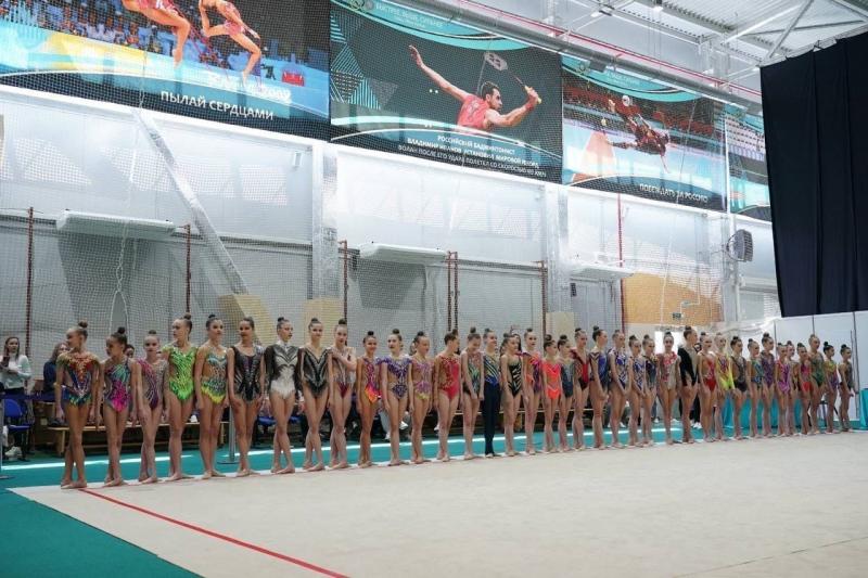 Дмитрий Азаров пожелал побед участницам турнира по художественной гимнастике в Тольятти