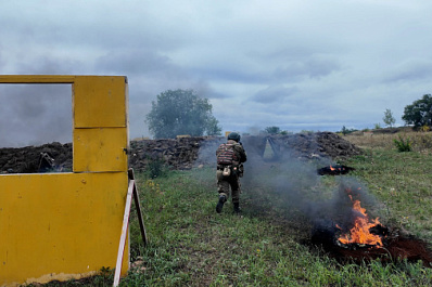 Мотострелки ЦВО отразили нападение условного противника на военном полигоне под Самарой