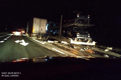 В Самарской области трассу не поделили две фуры