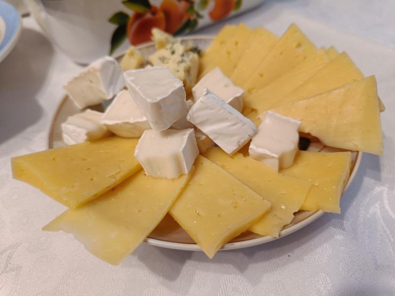 Не весь сыр успел съесть: в Тольятти мужчина обокрал продуктовый магазин