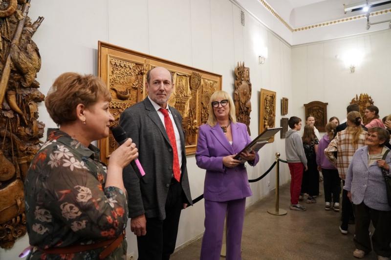 "Сотворение" мастера: в областном художественном музее проходит выставка скульптора Алексея Князева