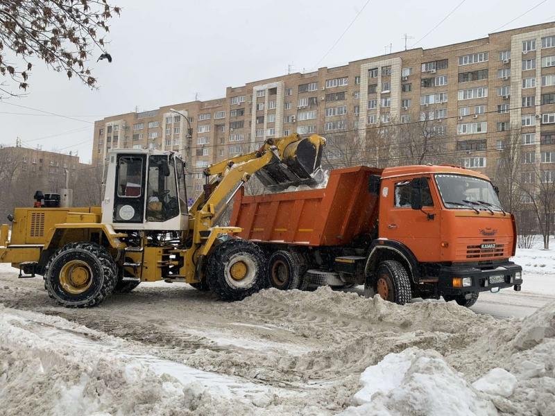 "Все службы задействованы по максимуму": в Самаре продолжают расчищать улицы от снега