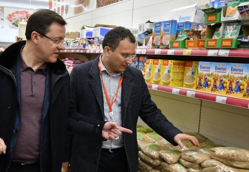 Дмитрий Азаров проверил наличие продуктов в самарских гипермаркетах