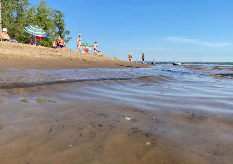 Безопасный загар и купание: в МЧС назвали правила отдыха на воде