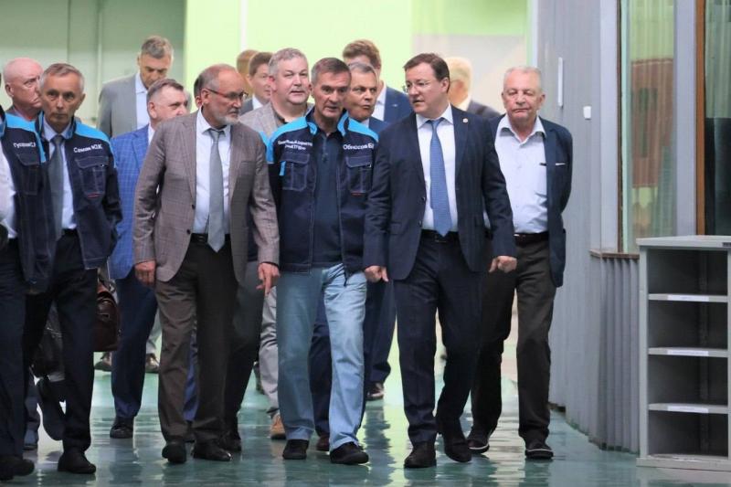 Дмитрий Азаров принял участие в совещании по развитию самарского оборонного завода "Салют"