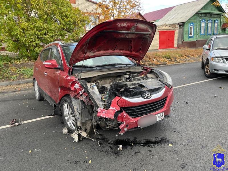 Трое пострадали: в Самаре водитель на Suzuki врезался в столб