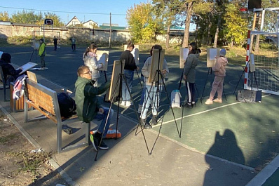 В благоустроенных парках и скверах Кинеля проходят осенние пленэры 