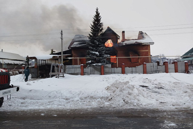 В Самарской области на 120 "квадратах" полыхал жилой дом