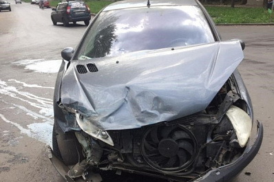 В Самаре две иномарки устроили серьезное ДТП