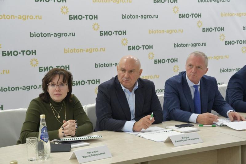 Первый замминистра сельского хозяйства РФ ознакомился с работой крупнейшего производителя подсолнечника