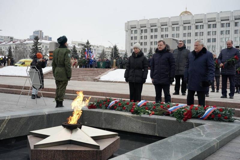 Губернатор Дмитрий Азаров вместе с земляками почтил память погибших Героев