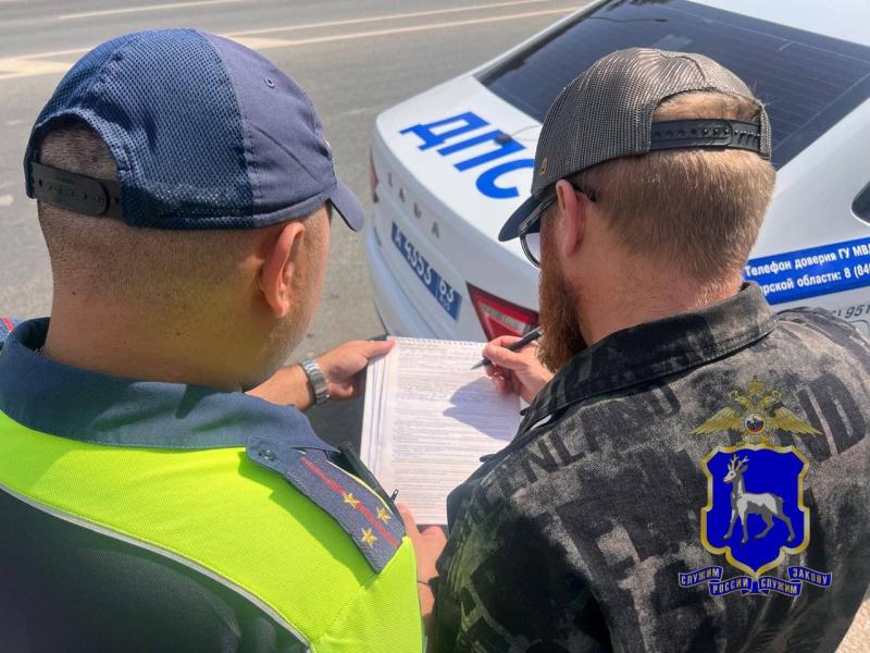 В Самаре водителя пикапа оштрафовали после дискотеки во время движения