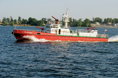 Вспыхнувший ночью остров Поджабный в Самаре тушил пожарный корабль "Геннадий Яровой"