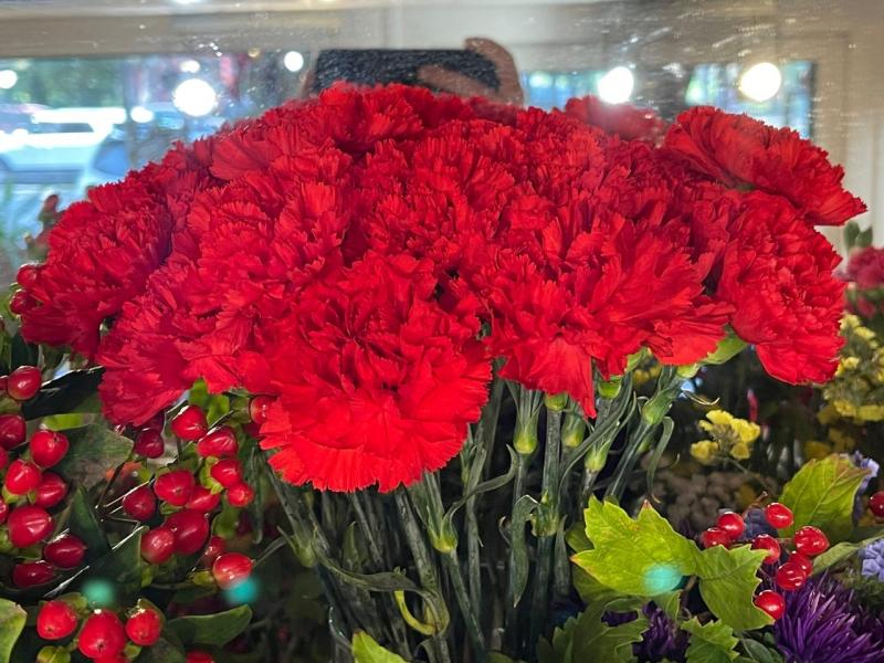 Без аспирина и водки: самарский флорист рассказала, как сохранить букеты и что подарить на 1 сентября