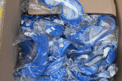 Самарские таможенники пресекли контрабанду крупной партии защитных масок, перчаток и костюмов