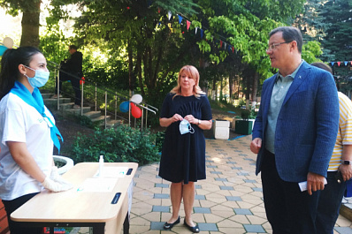 Губернатор Дмитрий Азаров проверил готовность детских лагерей к летней оздоровительной кампании