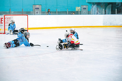 В Самаре впервые провели межрегиональный турнир по следж-хоккею