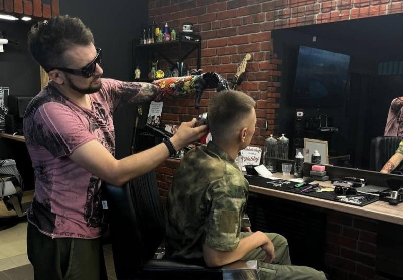 Позывной Барбер: ветеран СВО из Самары открыл мужской салон красоты