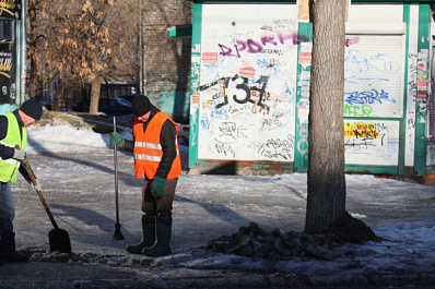 В Кировском районе устраняют подтопления на дорогах