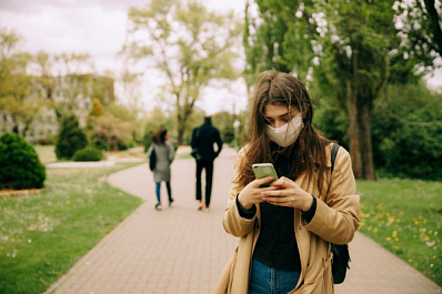 Глава Минздрава РФ призвал россиян продолжать носить маски