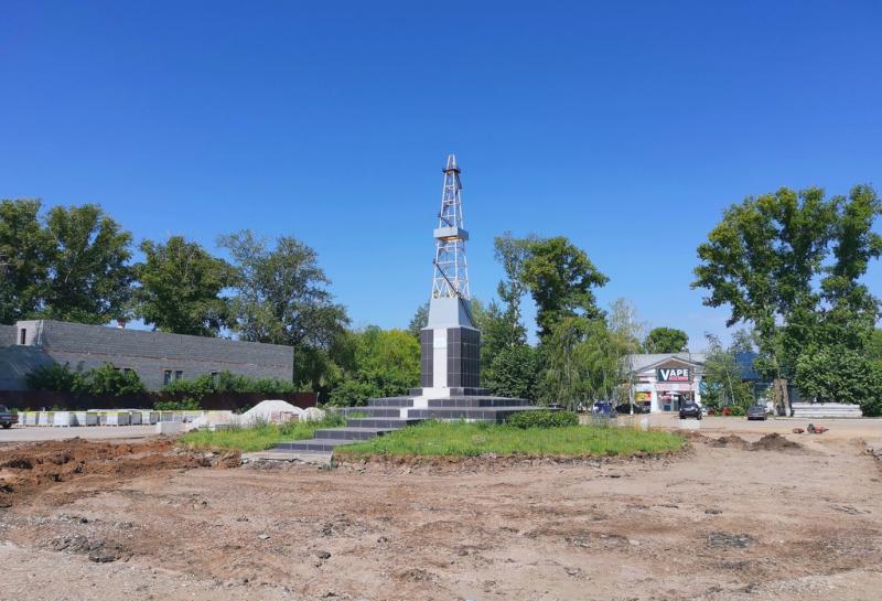 Старая площадь в Отрадном приобретает новый вид 