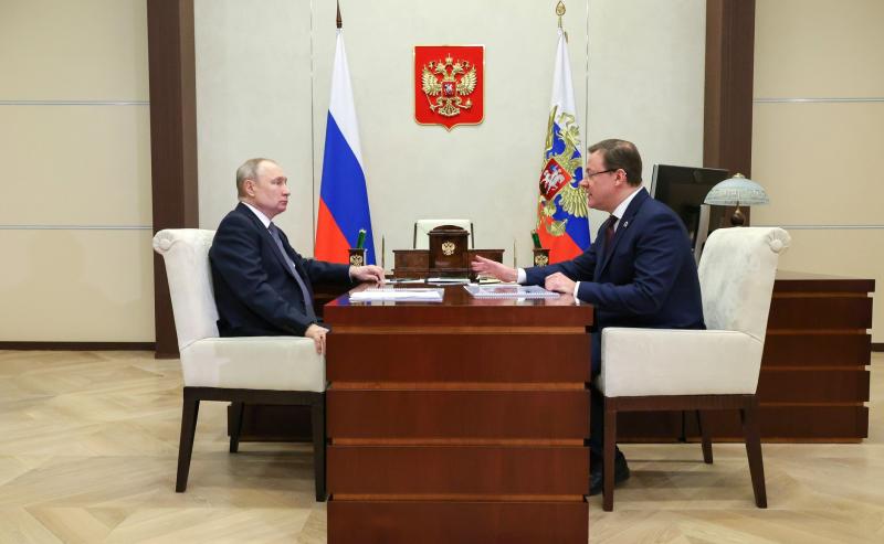 Владимир Путин во второй раз за полгода встретился с самарским губернатором Дмитрием Азаровым