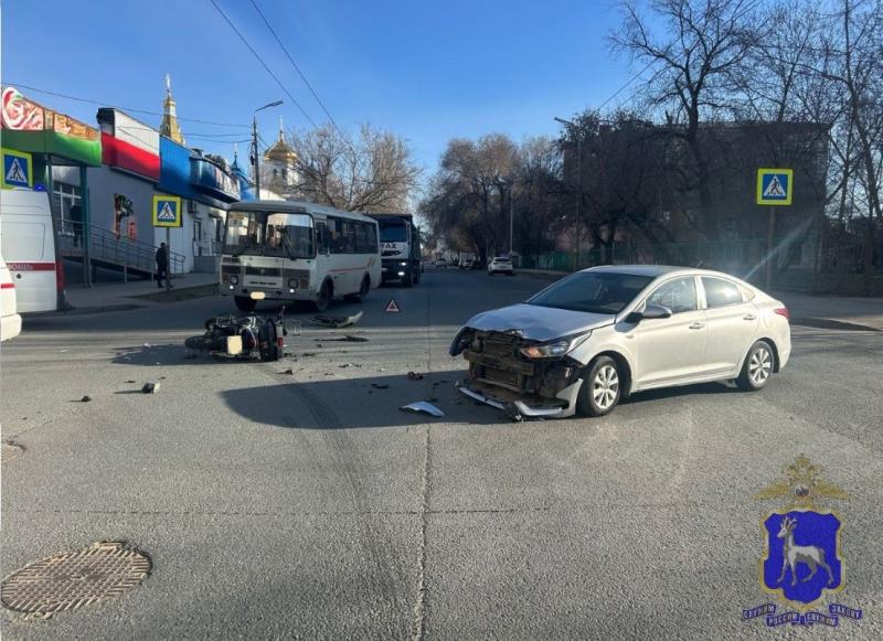 В Самаре утром 4 апреля мотоциклист пострадал в ДТП с иномаркой