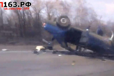 В Самарской области ВАЗ-21099 вылетел на встречку и перевернулся