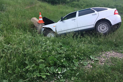 В Самарской области пьяный водитель вылетел с дороги и въехал в трубу