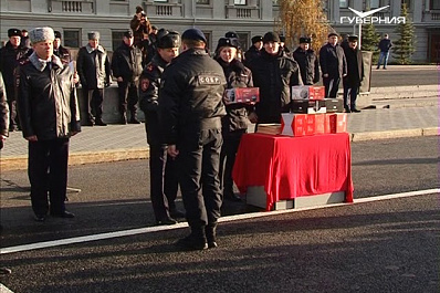 На площади Куйбышева в Самаре прошёл зрелищный строевой смотр сил МВД региона