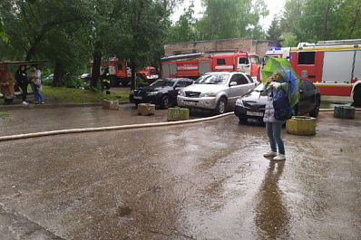 В Самаре пожарные спасли женщину и ребенка из горящего дома на пр. Кирова