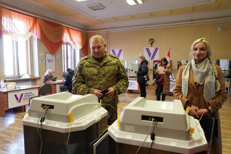 "Проголосовать за будущее страны - наша святая обязанность": супруги Колотовкины посетили избирательный участок