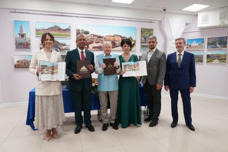В Самаре презентовали посвященную Индии книгу