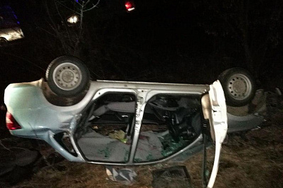 В Ставропольском районе спасатели вырезали водителя LADA Priora из перевернувшегося автомобиля