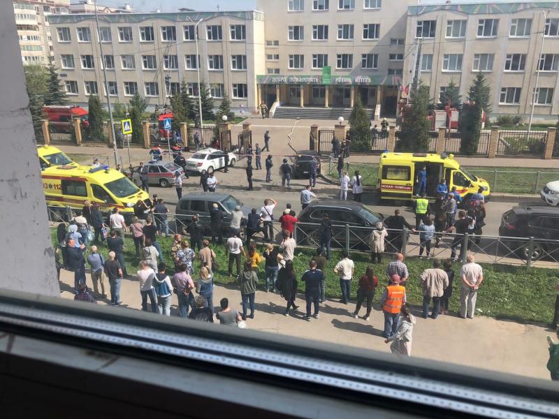 8 детей и учитель погибли при стрельбе в школе в Казани