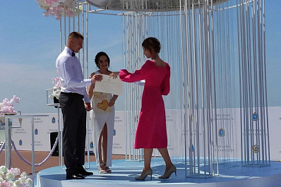 В День семьи, любви и верности в Самарской области прошли выездные церемонии бракосочетания