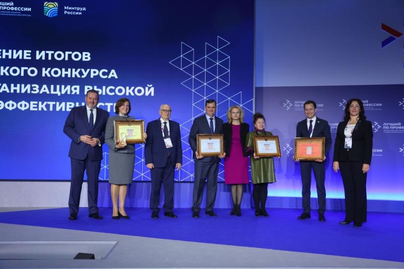 Год побед: градообразующее предприятие Новокуйбышевска наградили за соцподдержку работников и вклад в сохранение экологии