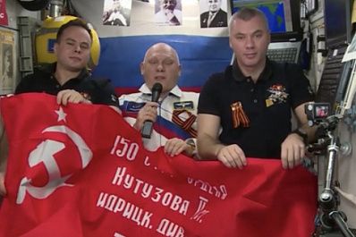 Космонавты с борта МКС поздравили россиян с Днём Великой Победы