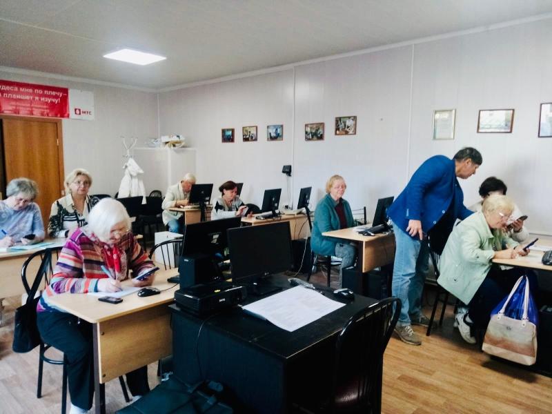 Для пенсионеров Самары организовали бесплатное обучение навыкам обращения с гаджетами