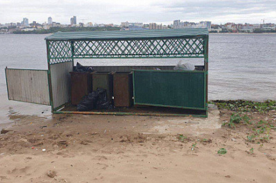 На острове Проран установили дополнительные контейнеры и вывезли 50 мешков с мусором