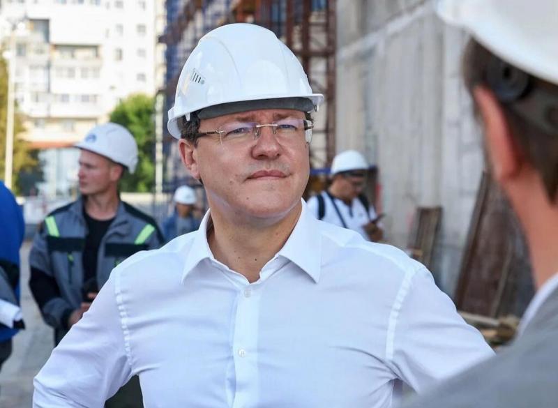 Дмитрий Азаров поздравил строителей и ветеранов отрасли с профессиональным праздником